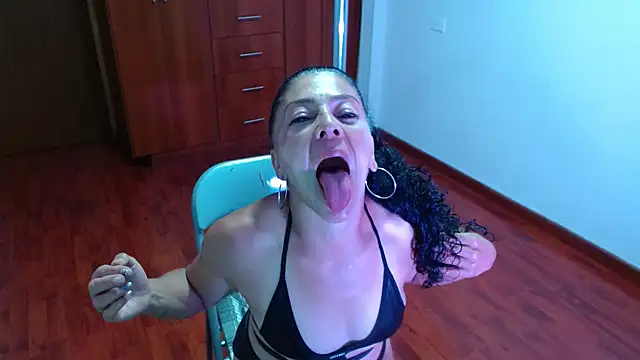 Anitta_muscle webcam