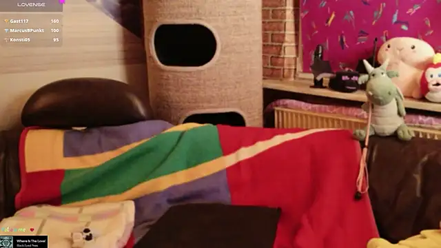 GamerGirl_Eve's room