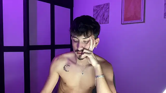 sweettaaron01 webcam