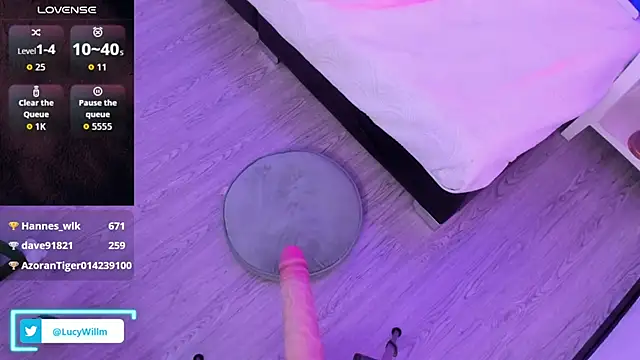 Lucy_Williiams webcam