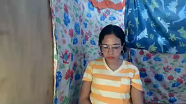 PinaySkinnyGirl webcam