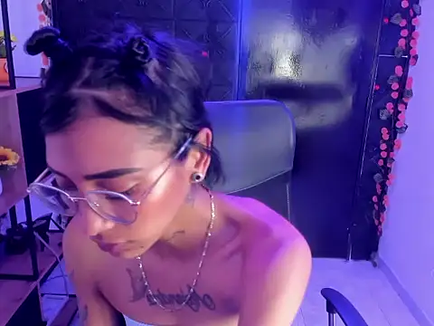 KarlaSlutSkinny__ webcam