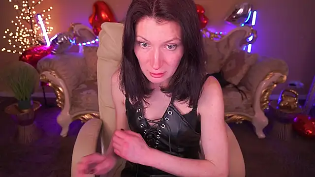 amiragoldd - AmiraGoldd's free webcam - UK Sex Cams