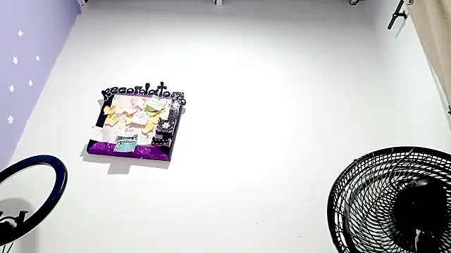 PetiteIvoryQueen19 webcam