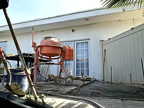 TheRealMrDLlong webcam