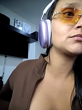 esmeralda333 - Esmeralda333's free webcam - UK Sex Cams