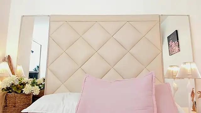 luciabenett_ - LuciaBenett_'s free webcam - UK Sex Cams