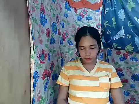 PinaySkinnyGirl webcam