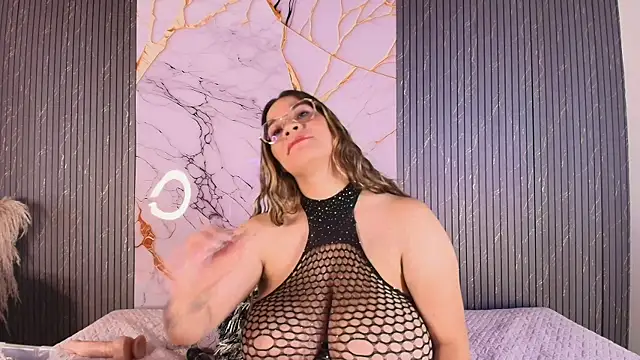 big_tits_in_your_face webcam