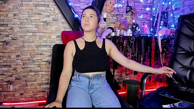 Liltildeman_moon webcam