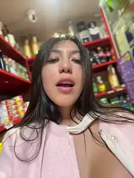 MiaJones21's live cam