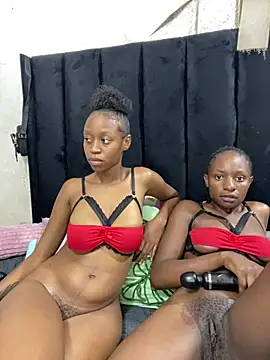 LonelyQueenxx25 webcam