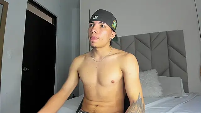 logangreys - LoganGreys's free webcam