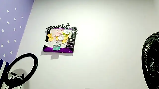 PetiteIvoryQueen19 webcam