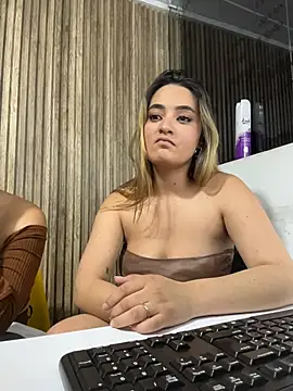 Antonella_Julieta webcam