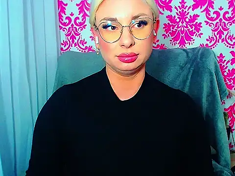 LuxuriaGoddess webcam