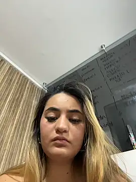 Antonella_Julieta webcam