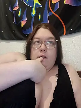 Sexycurvyemilyy webcam