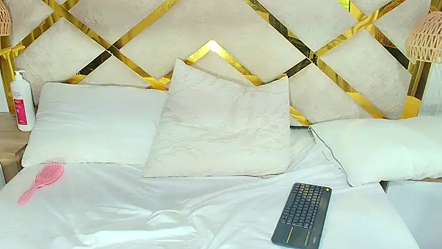 Madeline_Foxxxy webcam