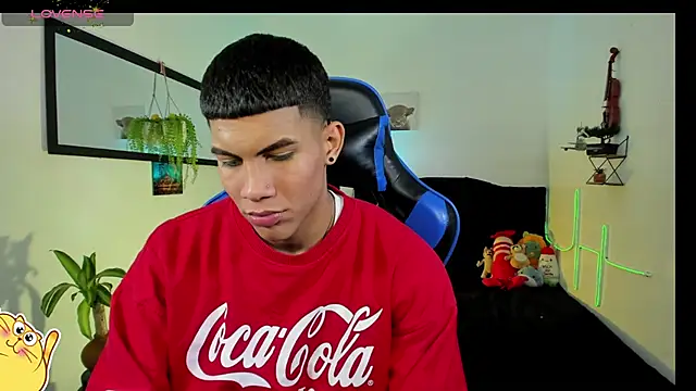 damian_latinxxx - Damian_latinxxx's free webcam - UK Sex Cams