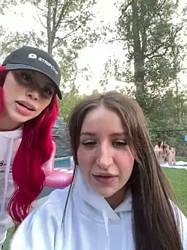 nerdynina's live cam