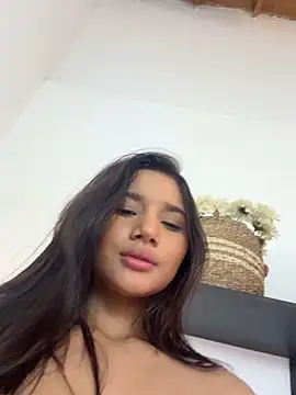 AlessiaVallmont's live cam