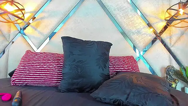 liah_grey8 - Liah_Grey8's free webcam - UK Sex Cams