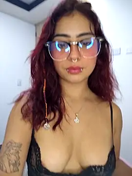 sarah_lark- - Sarah_Lark-'s free webcam - UK Sex Cams