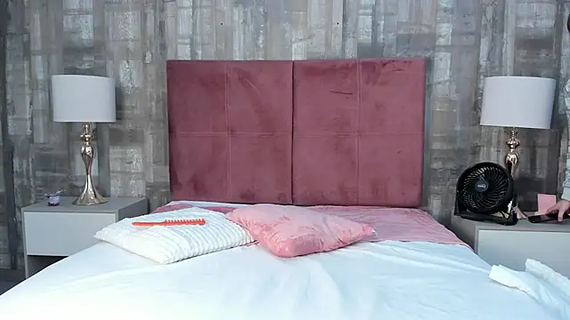 alanna_flowers webcam