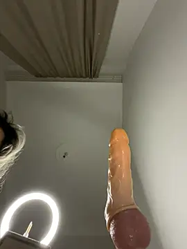 Ozge-SluttyScream69 webcam