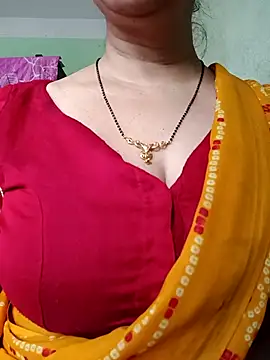 Webcam Model (Rosy-B)  is live.Free join now!