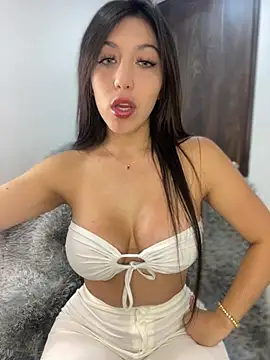 MiaJones21's live cam
