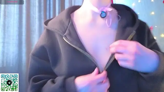 Hey, my name is Amy. Welcome to my room. Lets have some fun<3