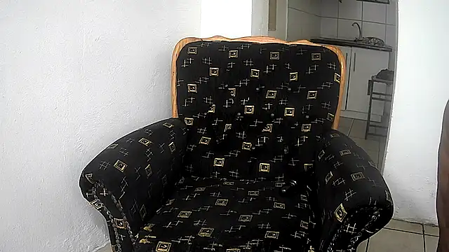 GoldenPussyXOXO webcam