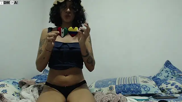 AlinaWoolf_ webcam