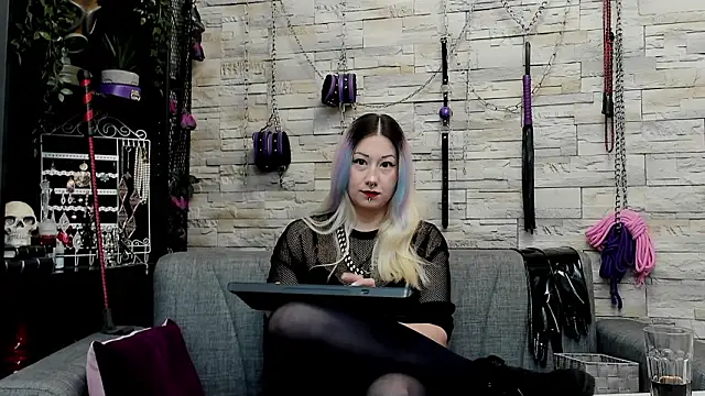 CruelMistress webcam