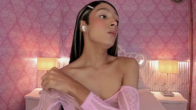 _AdharaSkinny webcam