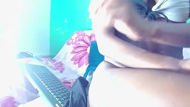 avaleri_cherry webcam