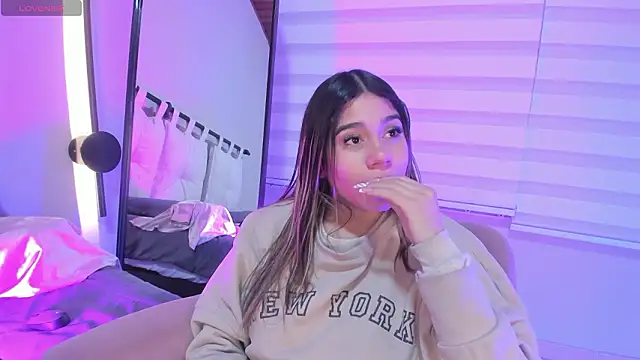 Rachell_criss webcam