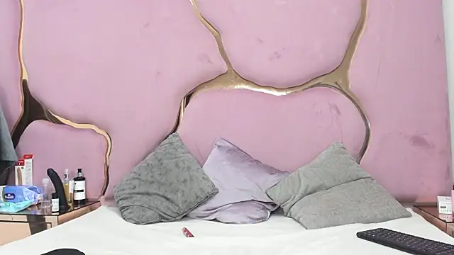 SweatedDelacroix webcam