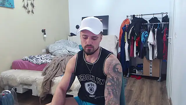 tiberius_hunk - Tiberius_hunk's free webcam - UK Sex Cams