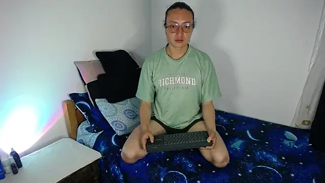 monkeywillwhite webcam