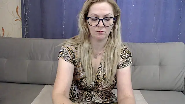 Emilyzest777 webcam