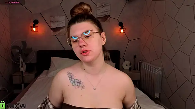 zoe_j0y webcam