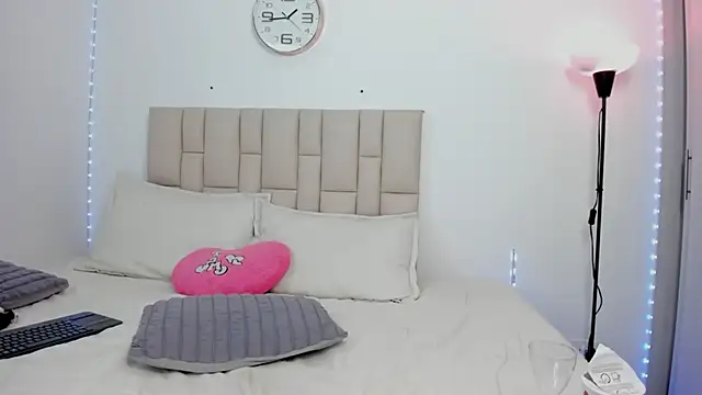 sofia_blosom - Sofia_Blosom's free webcam - UK Sex Cams