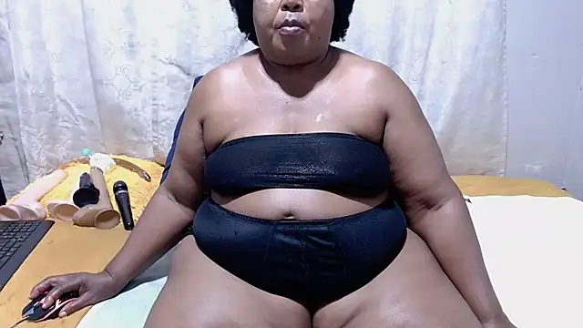 MatureBootyBabe4Uxx webcam