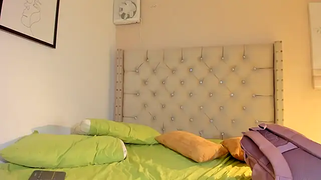 vanesasexyhot21 webcam