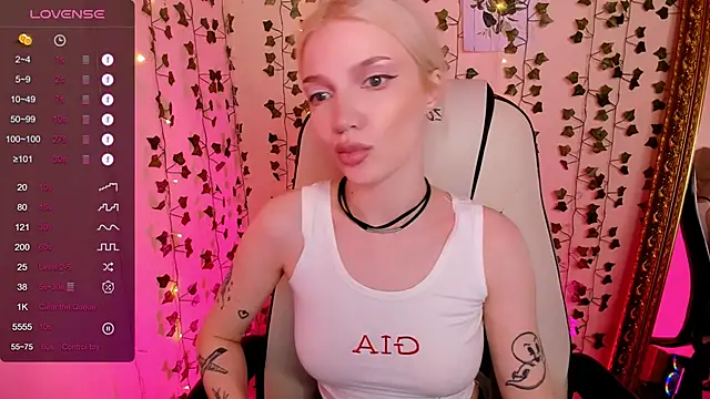 AnyaTaylor_ webcam