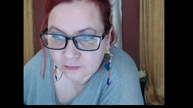 PlayfullMature webcam
