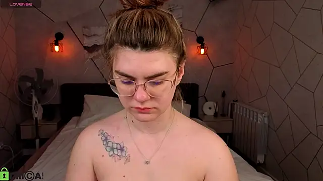 zoe_j0y webcam